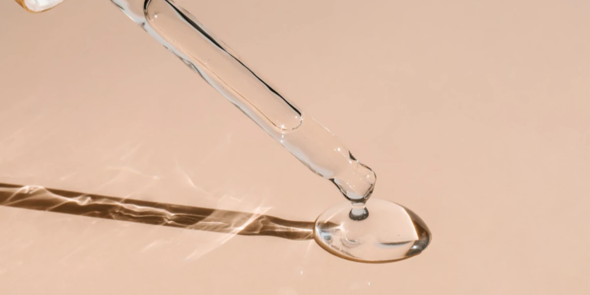 Egzosomos ir peptidai: kaip namų sąlygomis pasiekti klinikinį odos atjaunėjimą be kosminių kainų